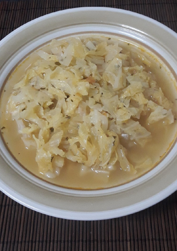 Una foto de Sopa de repollo y cilantro