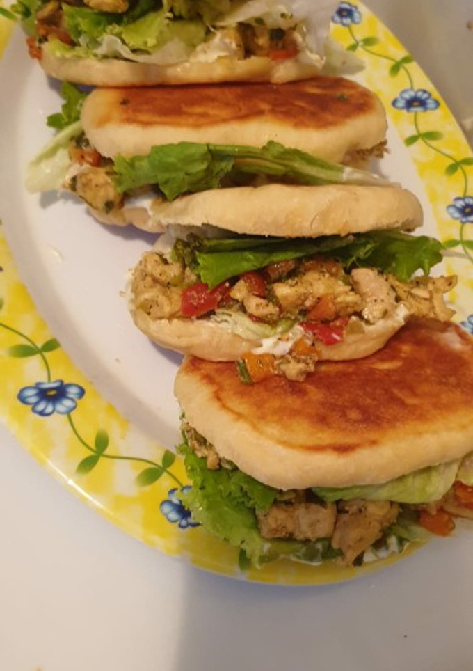 Una foto de Bocaditos de pollo con pan de queso