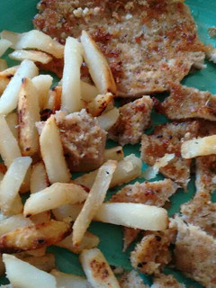 Una foto de Milanesa de res con patatas fritas. ॐ