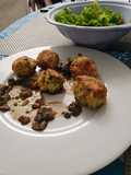 Bolinhos de merluza con salsa fumet