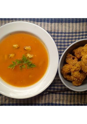 Una foto de Sopa de mejillones y rabas rebozadas