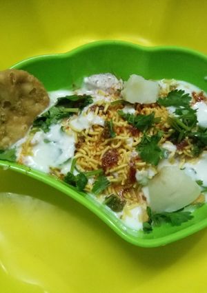 A picture of Papdi Chaat.