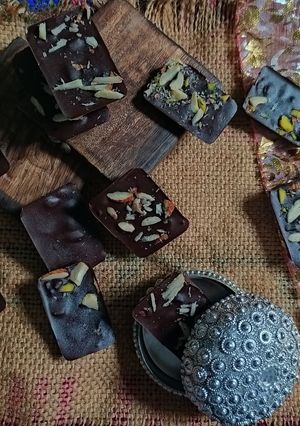 ચોકલેટ(Chocolate Recipe in Gujarati) રેસીપી મુખ્ય ફોટો