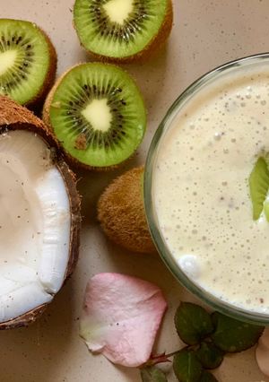 A picture of Coconut 🥥 Kiwi 🥝 Smoothie.