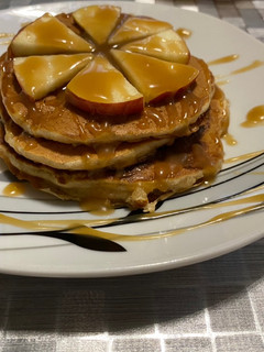 Almás fahéjas amerikai palacsinta karamella öntettel🥰🍎🥞 recept fotója