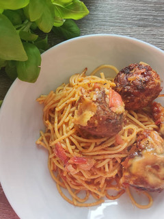 Gebackene Spaghetti mit Fleischbällchen Rezepthauptbild