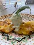 Piña natural caramelizada con helado de mojito 😜