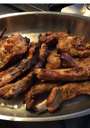 Une photo de Travers de porc grillés au four marinade maison