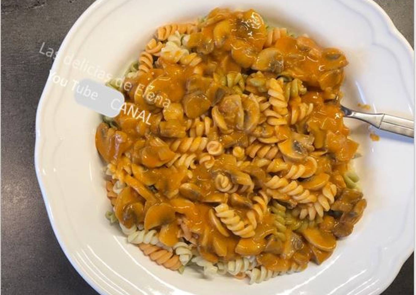 Cremosa Salsa de Champiñones con Pimentón dulce