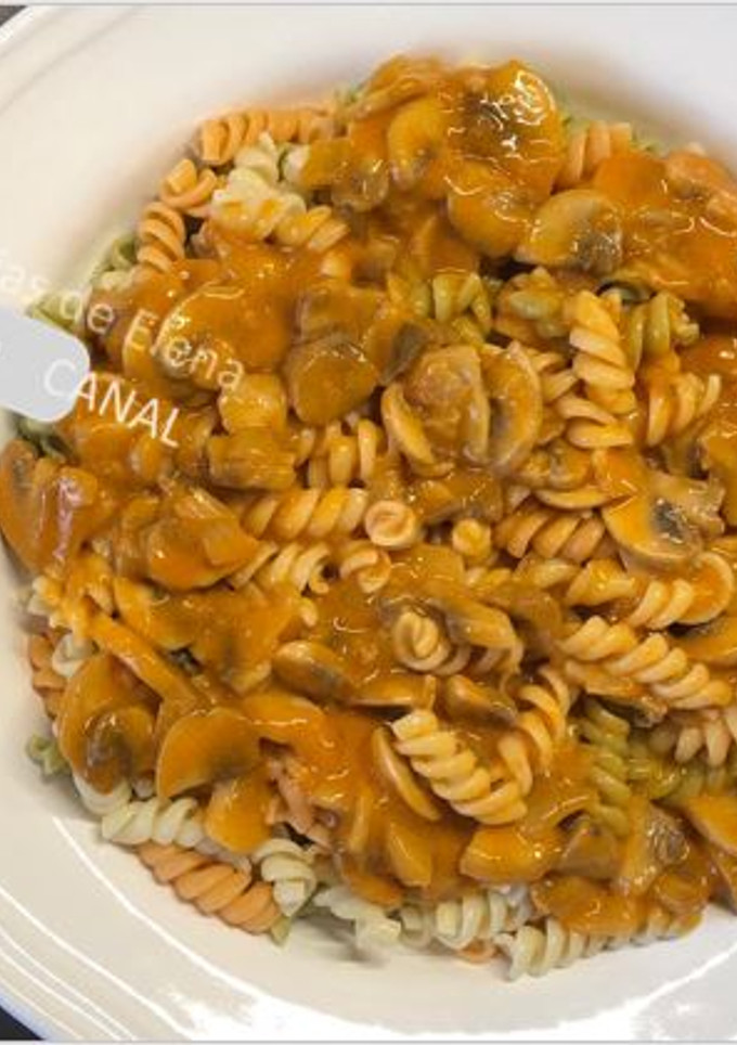 Una foto de Cremosa Salsa de Champiñones con Pimentón dulce