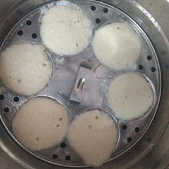 A picture of Rice idli.