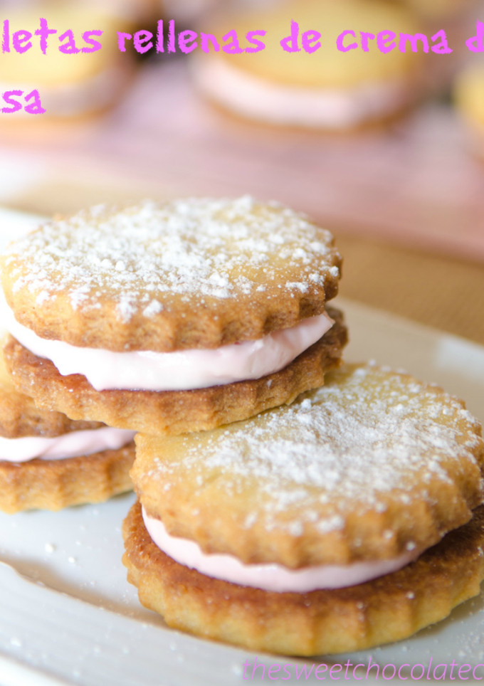 Una foto de Galletas de crema de fresa