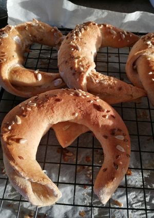 Részben teljes kiőrlésű magvas kifli recept fotója