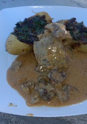 Una foto de Lomo al Strogonoff con papas Sofía