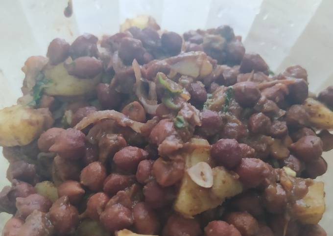 Steps to Make Favorite Kaalay bhunway cholay