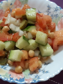 Una foto de Ensalada con garbanzos
