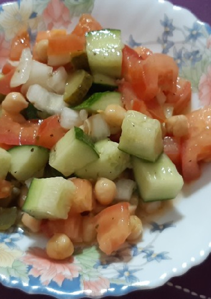 Una foto de Ensalada con garbanzos