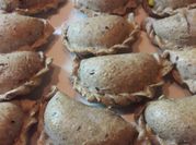 Una foto de jurel al horno con verdura