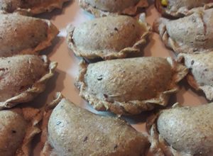 Una foto de Empanadas integrales y semillas rellenas de jurel y calabaza