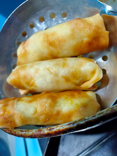 A picture of Spring rolls.