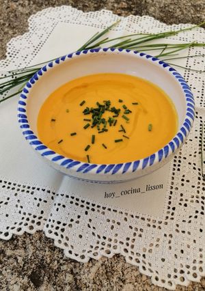 Foto principal de Crema fría de zanahoria, queso crema y naranja