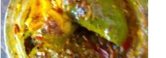 আমের টক ঝাল আচার (aamer tok jhal achaar recipe in Bengali)