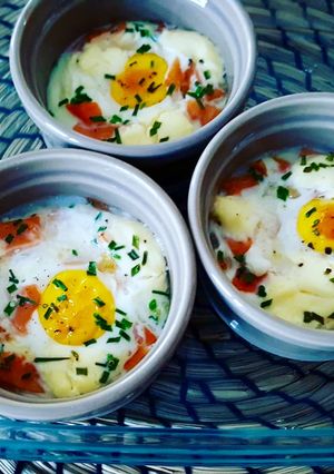 Une photo de Oeufs cocotte à la truite fumée d'Aquitaine