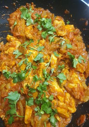 A picture of Chicken bhuna.