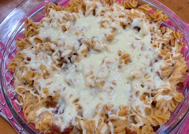 Fussili bolognese panggang lumer