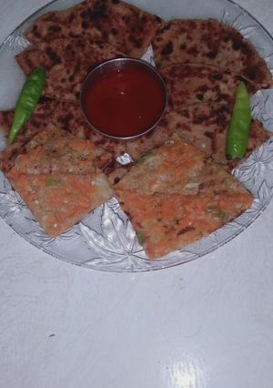 आलू गाजर पराठा (aloo gajar paratha recipe in Hindi) रेसिपी मुख्य फोटो