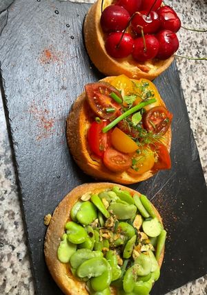 Une photo de 🌾Tartelettes fêtent 🫛🫛la fève festival 🍒de goût