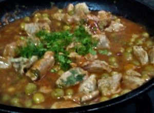 Una foto de Trozos de Pechuga con - Salsa Taquera-