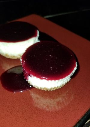 A picture of Mini Cheesecake with Blueberry Sauce.