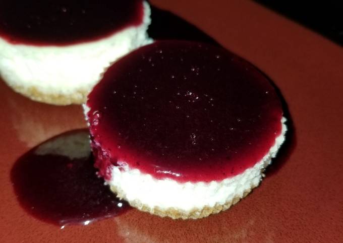 Simple Way to Make Homemade Mini Cheesecake with Blueberry Sauce