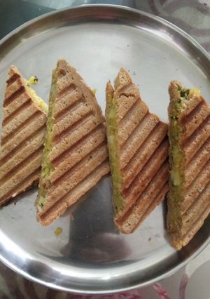 ग्रिल्ड पोटैटो सैंडविच (potato sandwich recipe in Hindi) रेसिपी मुख्य फोटो