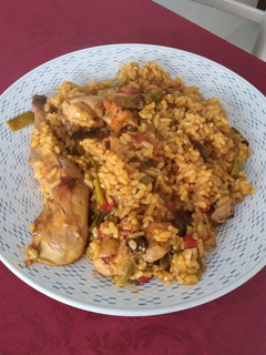 Una foto de Mi paella de conejo y pollo al horno