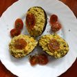 Aguacates rellenos de atún y maíz