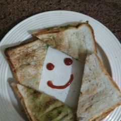 A picture of Hare bhare sandwich.