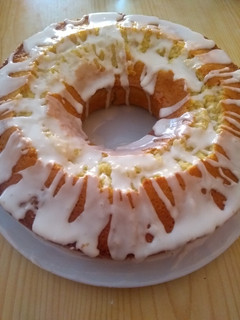 Una foto de Torta húmeda de naranja con glasé