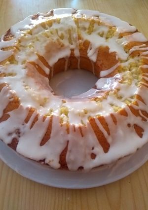 Una foto de Torta húmeda de naranja con glasé