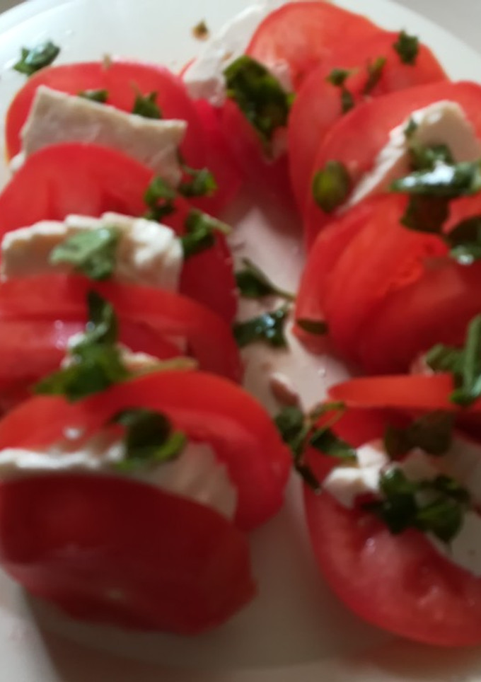 Una foto de Ensalada caprese a la mexicana. 🇲🇽