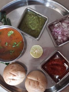 राजस्थानी खाना दाल बाटी (Rajasthani khana dal bati recipe in hindi) रेसिपी मुख्य फोटो