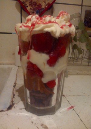 Una foto de Trifle en vaso
