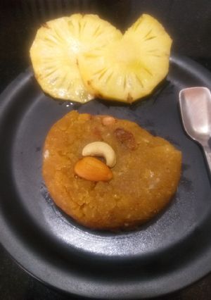 Pineapple शिरा (Pineapple sheera recipe in marathi) रेसिपी चे मुख्य फोटो 