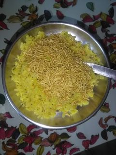 पोहा (Poha recipe in hindi) रेसिपी मुख्य फोटो