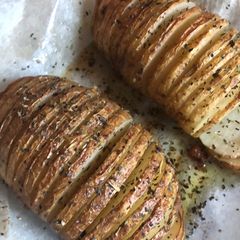 A picture of Herbal Hasselback potatoes.
