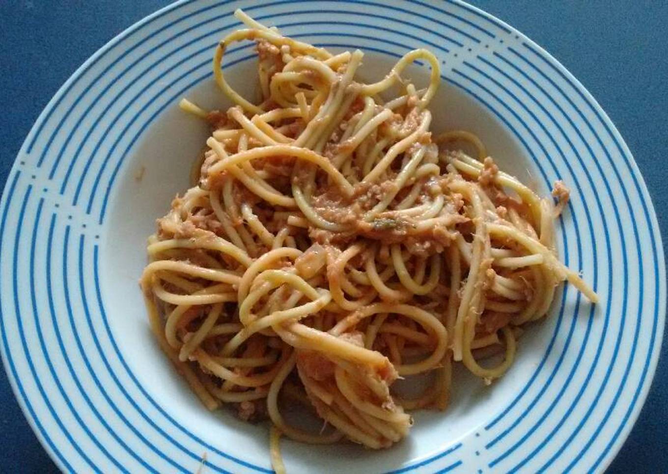 Spaghetti con atún. ॐ