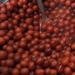 A picture of Gulabjamun.