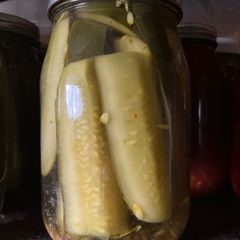 A picture of Dad's Dill Pickles.