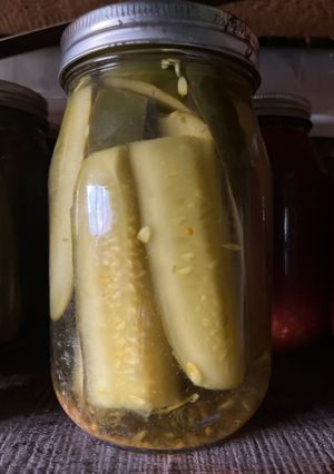 A picture of Dad's Dill Pickles.